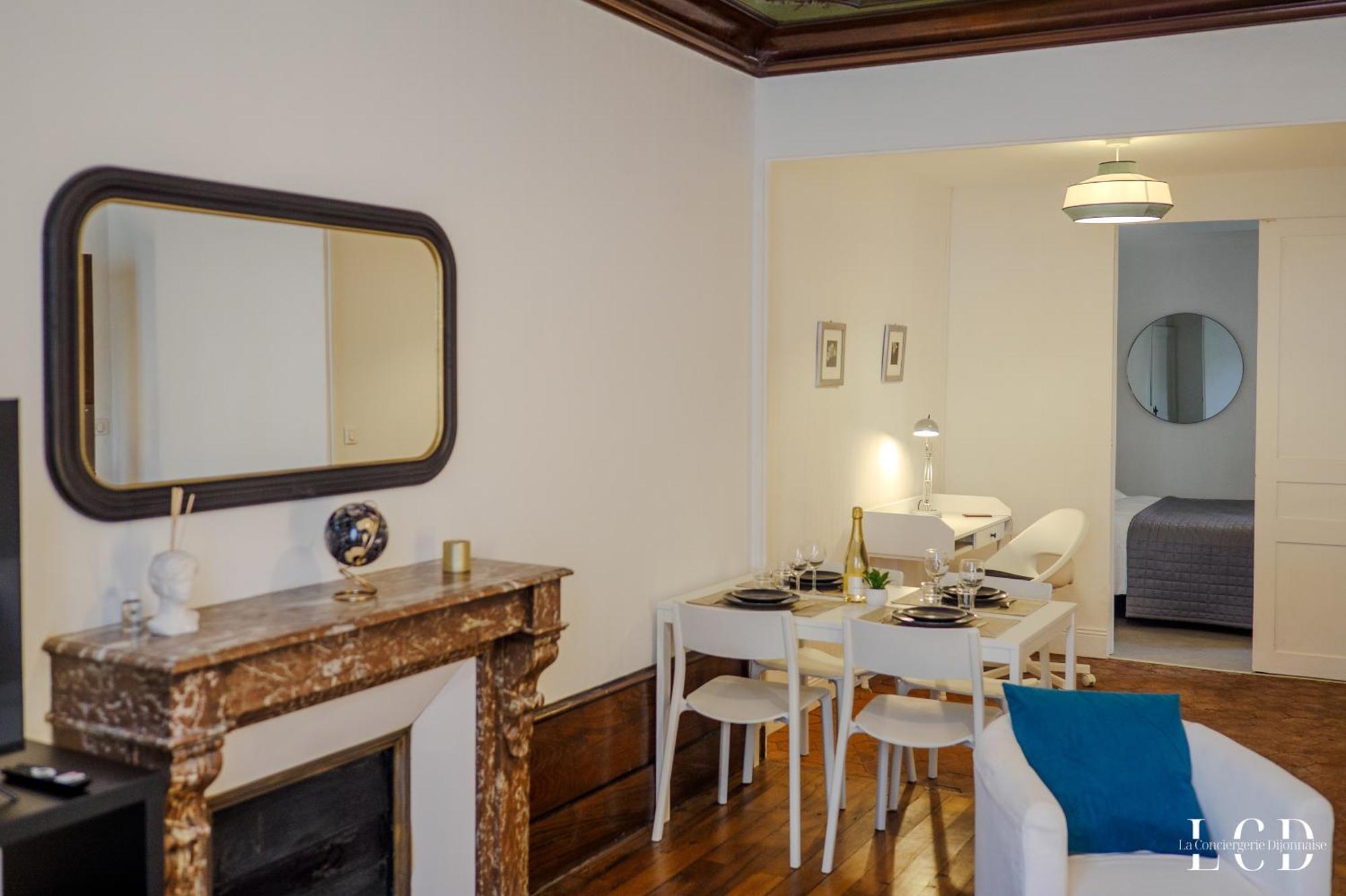 Le Berbisey Centre Apartment *